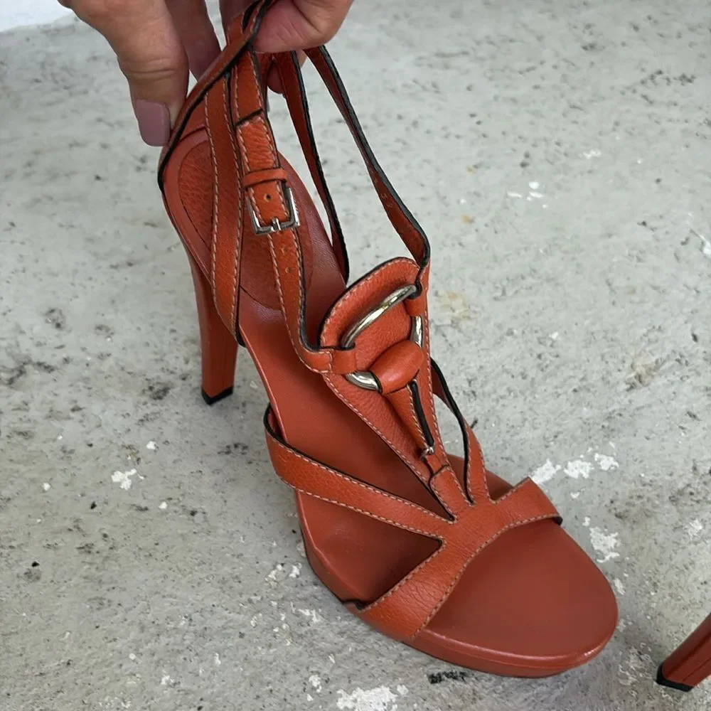 Gucci horse fit platform sandals